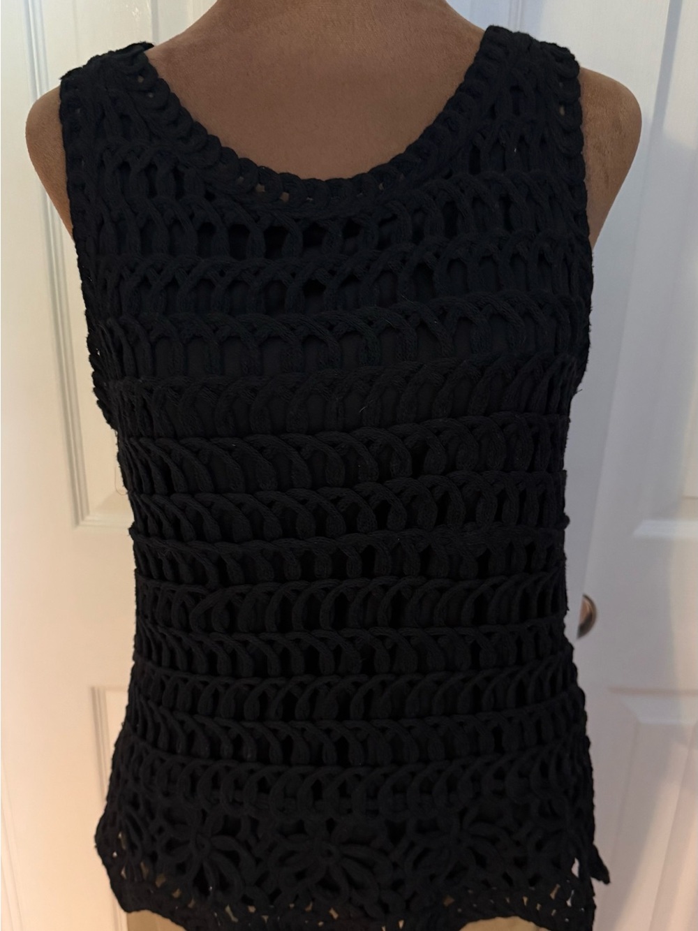 KEREN hart Black Crochet Tank Top